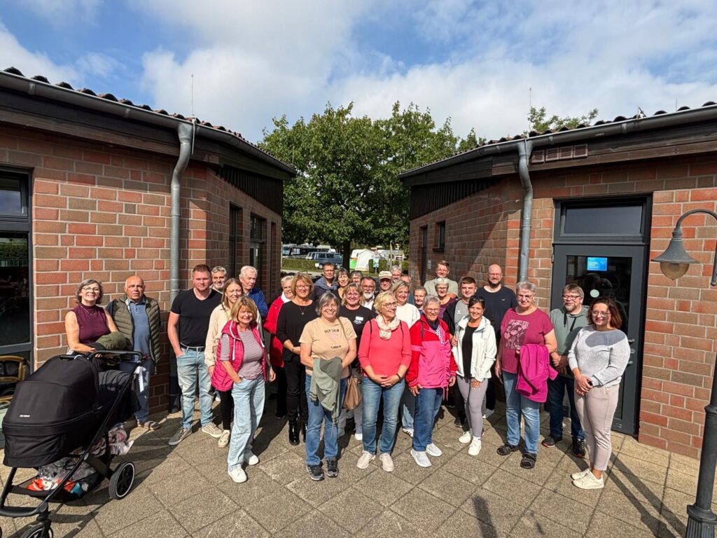 Gruppenfoto der Teilnehmenden der Führung des Forum Kalkar am Ferien- und Campingplatz Wisseler See